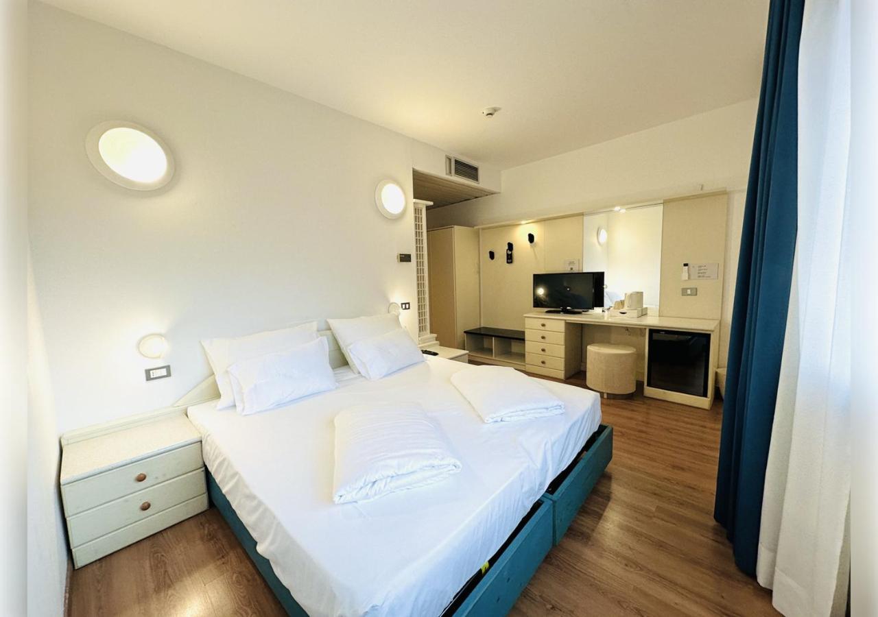 Hi Hotels Riva Del Garda Exterior foto