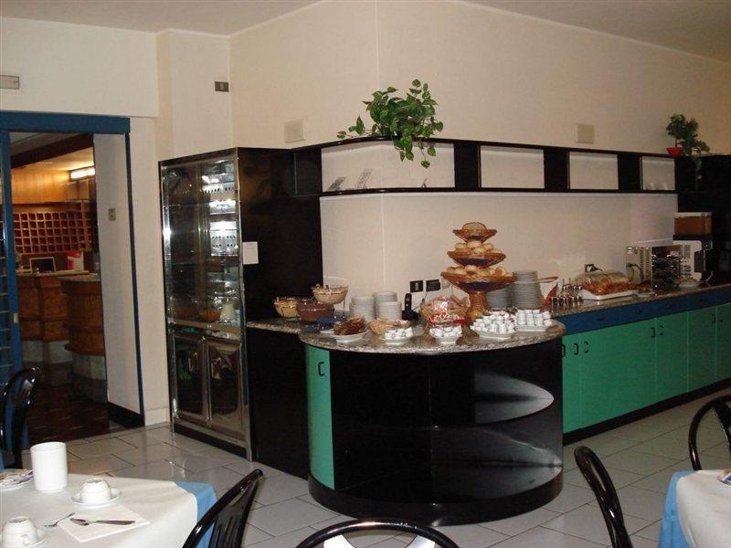 Hi Hotels Riva Del Garda Exterior foto