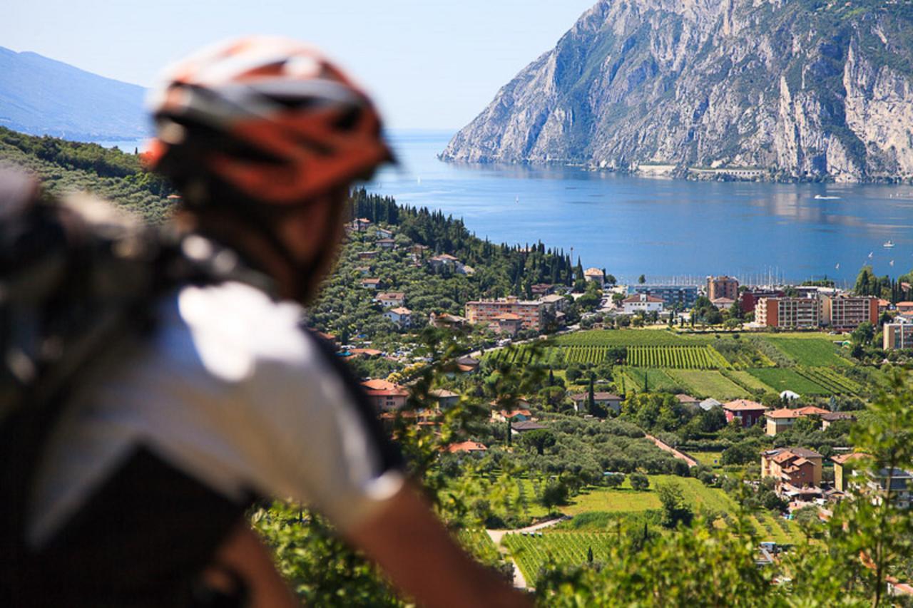 Hi Hotels Riva Del Garda Exterior foto