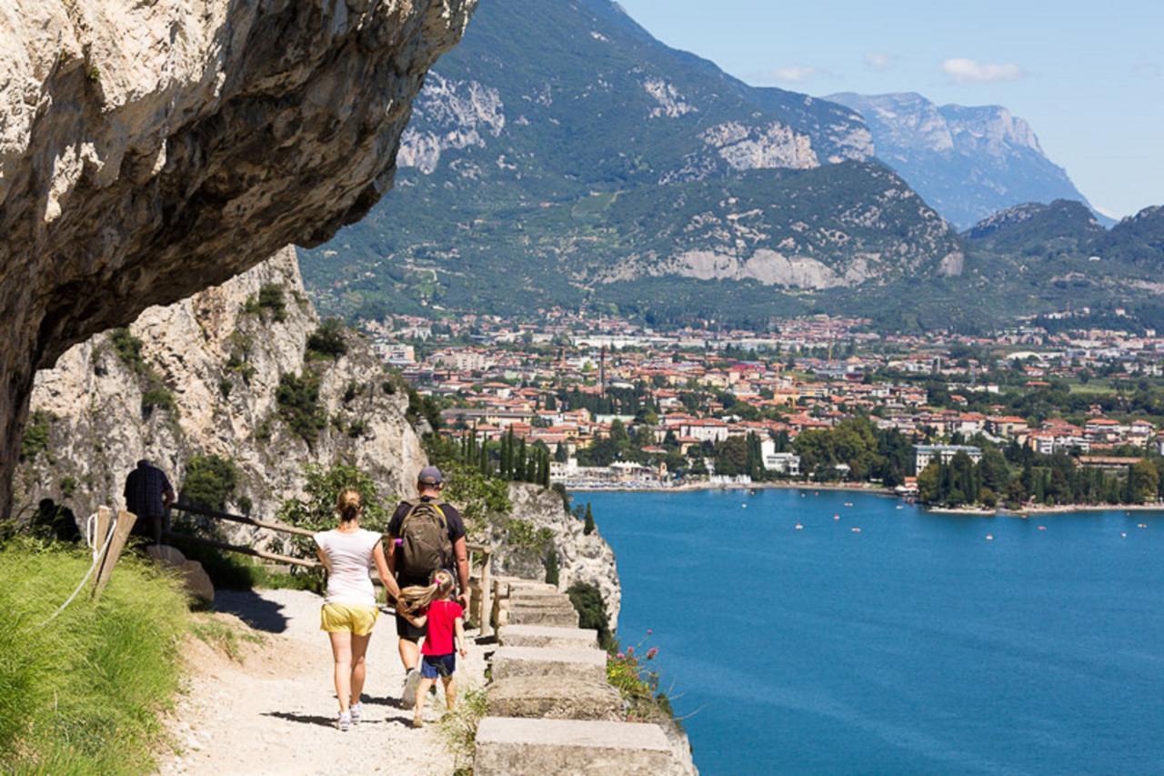 Hi Hotels Riva Del Garda Exterior foto